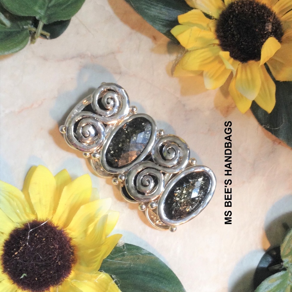 🍥🍥Faux black druzy and silver tone bracelet 🍥🍥